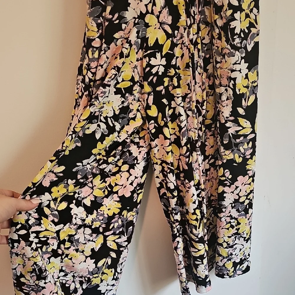 London Times Sleeveless floral Jumpsuit womwns size 4 NWT